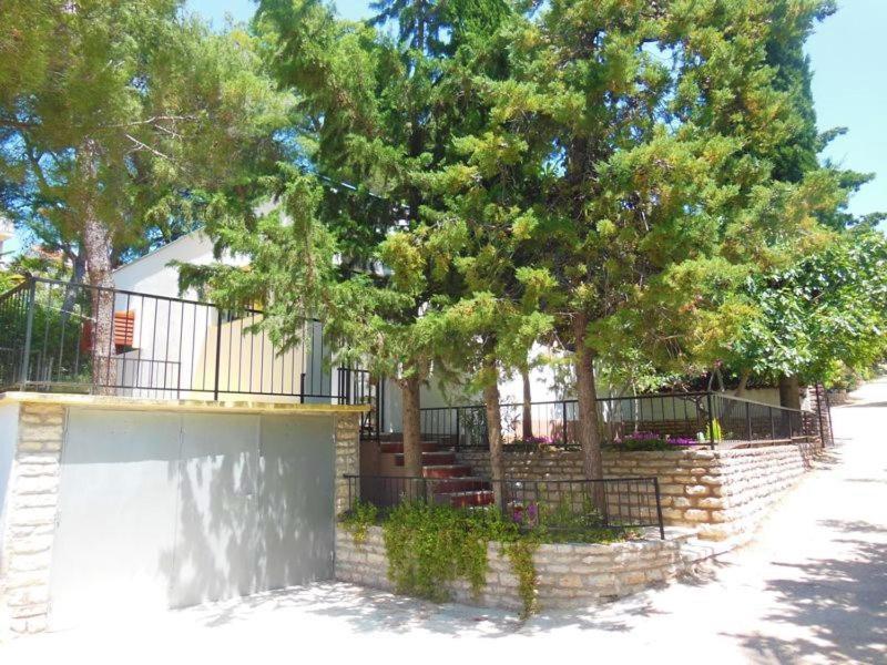 Holiday Home Oleander Zaboric Exterior photo